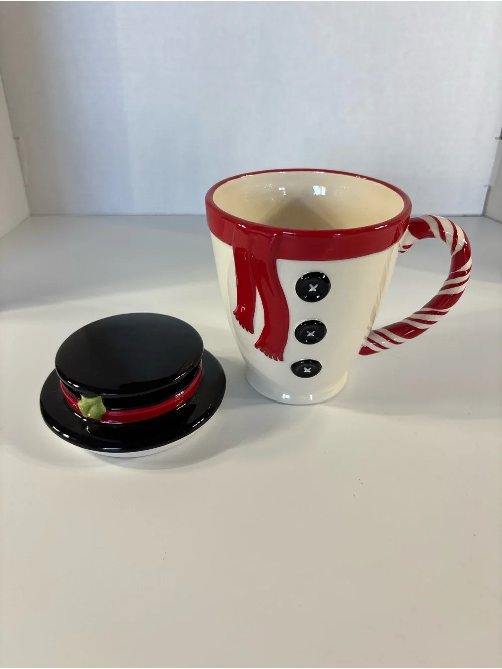 Hallmark Snowman Mug w/ Top Hat Lid Candy Cane Handle Scarf NWOT